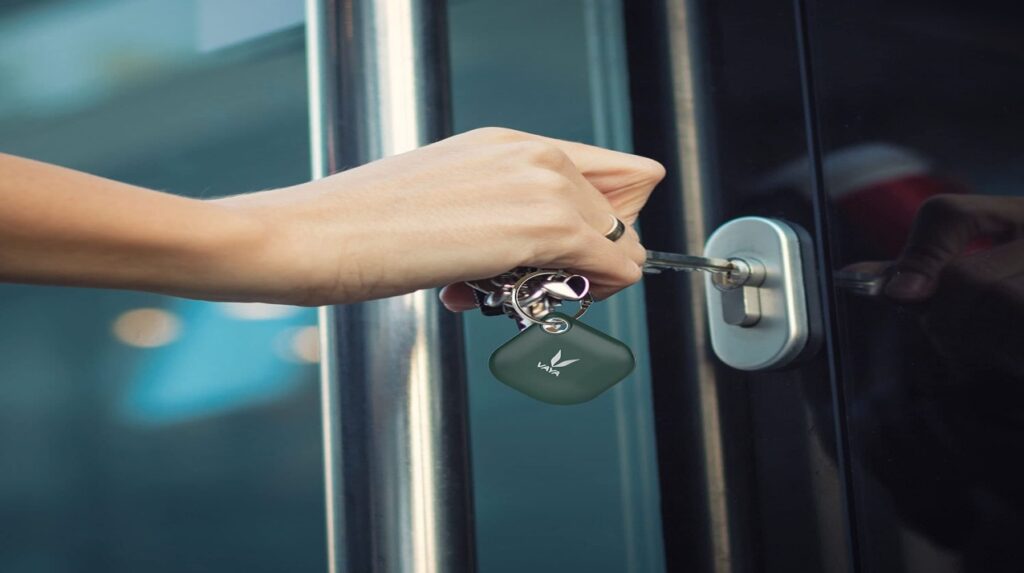 Secure Your Items: Bluetooth Tracker with Anti-Theft Featur